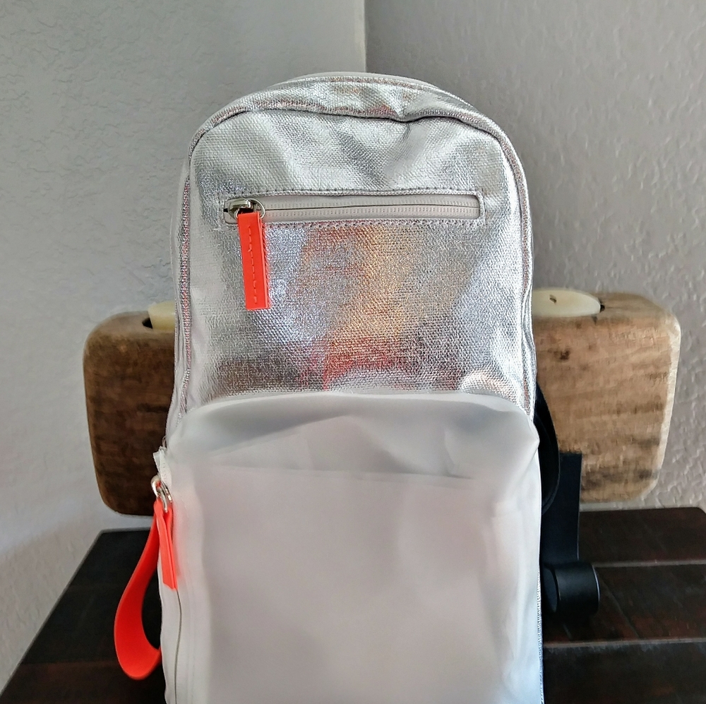 NWT- caden sling pack